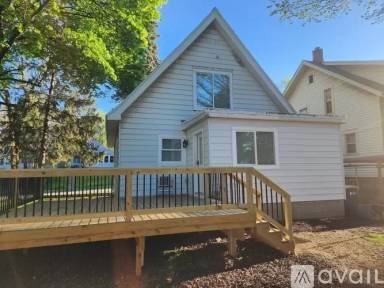 Main picture of 106 Leonard St NE
