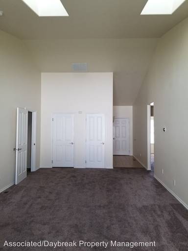 Main picture of 913 S 90th Ave