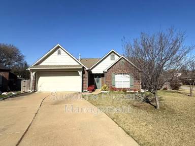 Main picture of 13805 E 90th St N