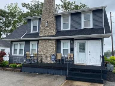 Main picture of 437 1/2 W Harding Rd