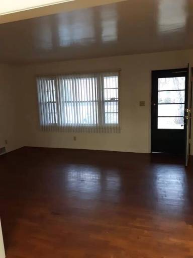 Main picture of 1140 E Portland St