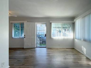 Main picture of 290 W 19th St