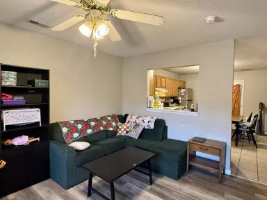 Main picture of 364 Hunting Green Dr