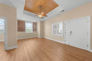 Main picture of 51 E Main St