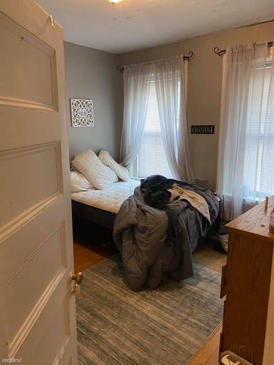 Main picture of 20 Dudley St