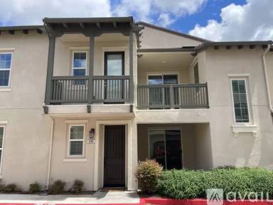 Main picture of 696 Mustang St