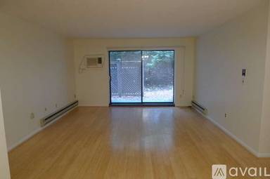 Main picture of 100 Lexington St