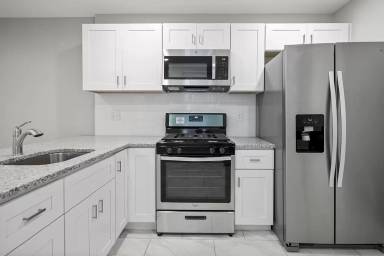 Main picture of 5810 Montrose St