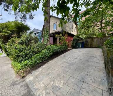 Main picture of 1116 E Denny Way