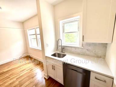 Main picture of 1051-67 W Dakin Apartments