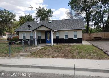 Main picture of 105 W 2nd St