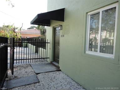 Main picture of 3120 Hibiscus St