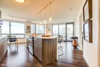 Main picture of 361 W Hubbard St