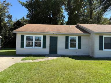 Main picture of 102 Stallion Dr