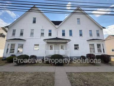 Main picture of 748 River St
