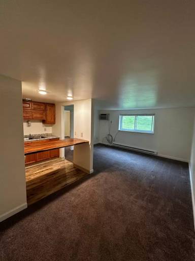 Main picture of 300 Whitestown Vlg