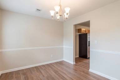 Main picture of 608 Chartwell Ct