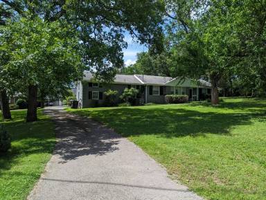 Main picture of 725 Adkisson Ln