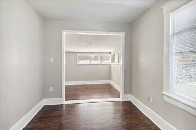 Main picture of 1301 E 32nd St
