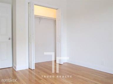 Main picture of 813 W Waveland Ave