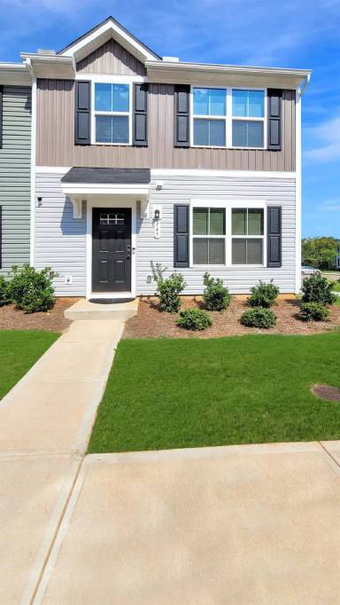 Main picture of 145 Fernside Ct