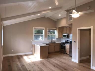 Main picture of 8855 Lindley Ave