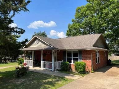 Main picture of 809 Cedar Ave