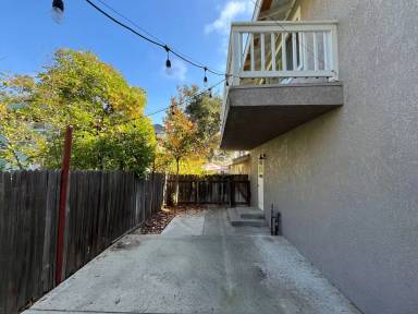 Main picture of 1805 Oak St