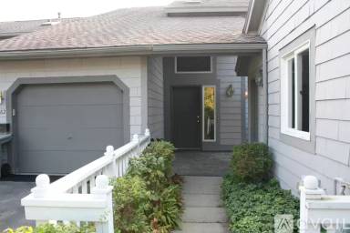 Main picture of 481 Summerhaven Dr N