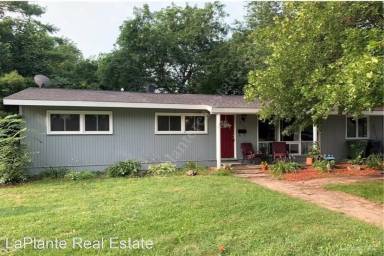 Main picture of 804 Village Trail Dr