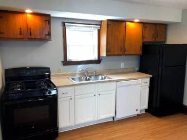 Main picture of 405 E Monroe St