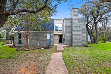 Main picture of 2100 Fleur de Lis Ct