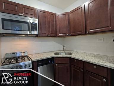 Main picture of 4070 N Kenmore Ave