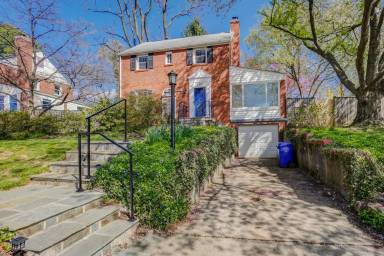 Main picture of 405 Brewster Ave