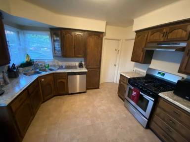 Main picture of 841 Center St