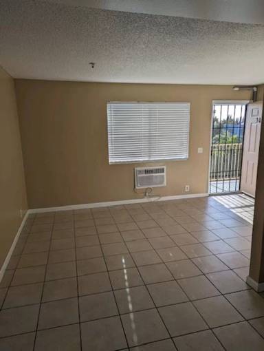 Main picture of 926 Highland St