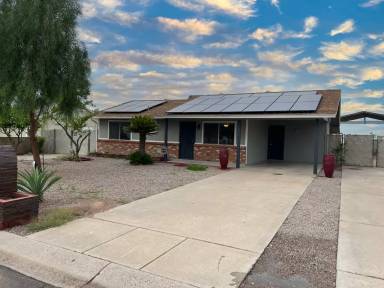 Main picture of 696 S Silver Dr