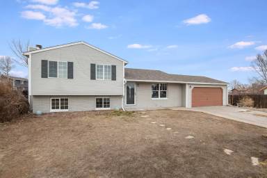 Main picture of 141 44th Ave