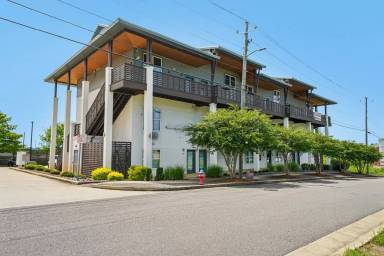 Main picture of 922 23rd Ave E