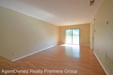 Main picture of 2186 Bees Ferry Rd