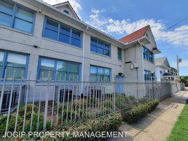 Main picture of 4926 San Jacinto St