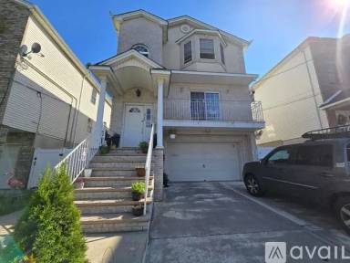 Main picture of 916 Emma St