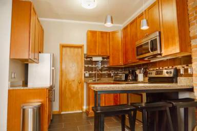 Main picture of 17 Garrison St
