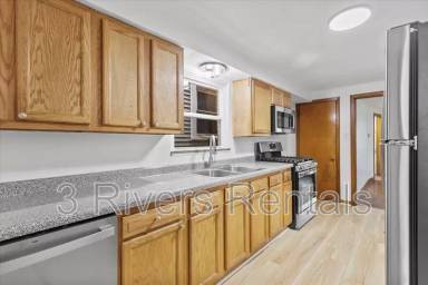 Main picture of 122 W 9th Ave