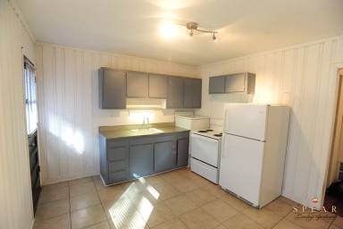 Main picture of 1043 W Bank St