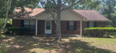 Main picture of 215 Lumpkin Rd W
