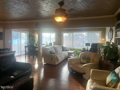 Main picture of 540 Park Ln