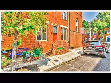 Main picture of 148 E Clement St