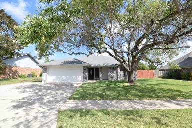 Main picture of 305 Brookway Dr