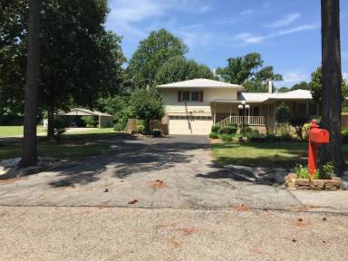 Main picture of 301 Mark St